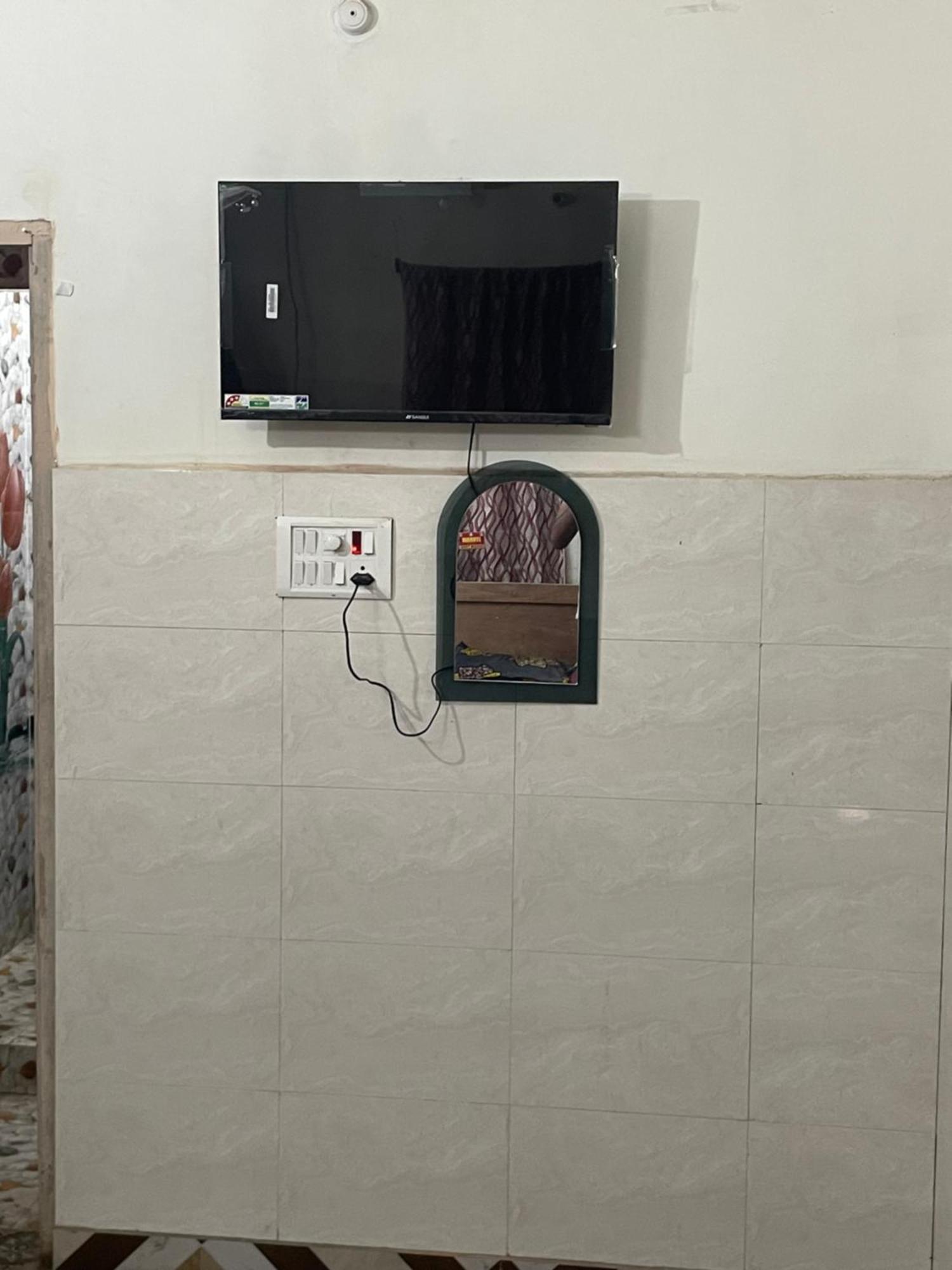 Om Guest House باتنا المظهر الخارجي الصورة